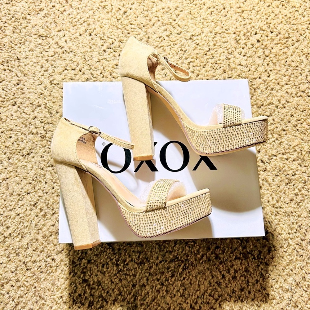 BRAND NEW  XOXO Candy Sparkle Platform Heels size 7 ❤️❤️❤️